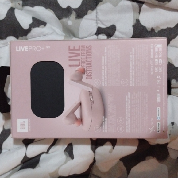 JBL earbuds - Picture 2 of 4